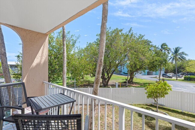 Foto del edificio - Fully Furnished 2BR/2BA at Las Salinas with Pool, Gym & Parking for Two