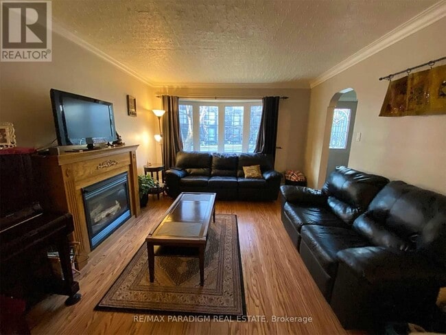Building Photo - 21 Fieldway Rd