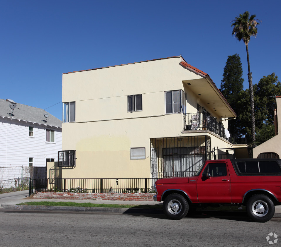 Building Photo - 2869 Clarendon Ave