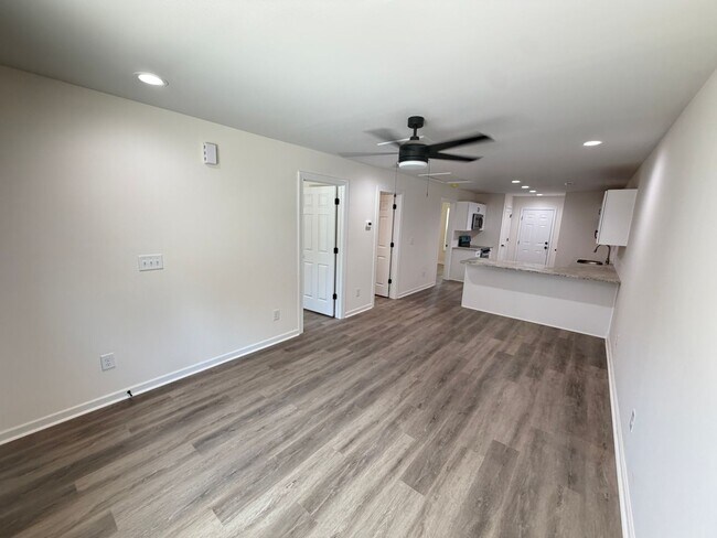 Building Photo - New Construction 2026 2bd/2ba Triplex in convenient location.