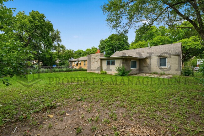 Foto del edificio - 1607 N Terrace Dr