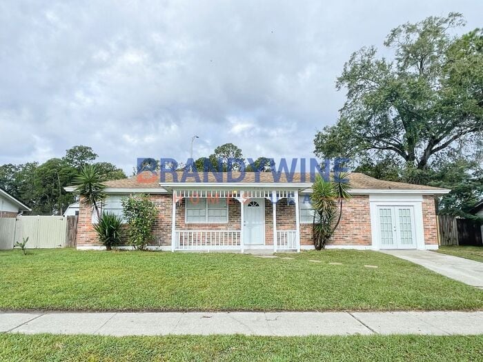 Primary Photo - Happy New Year! Move in by 2/15 and get Ma...