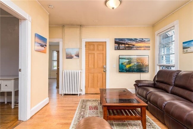 Building Photo - 9 Ann St