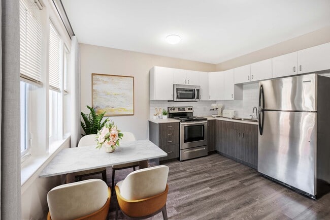 Building Photo - 61 Roy St