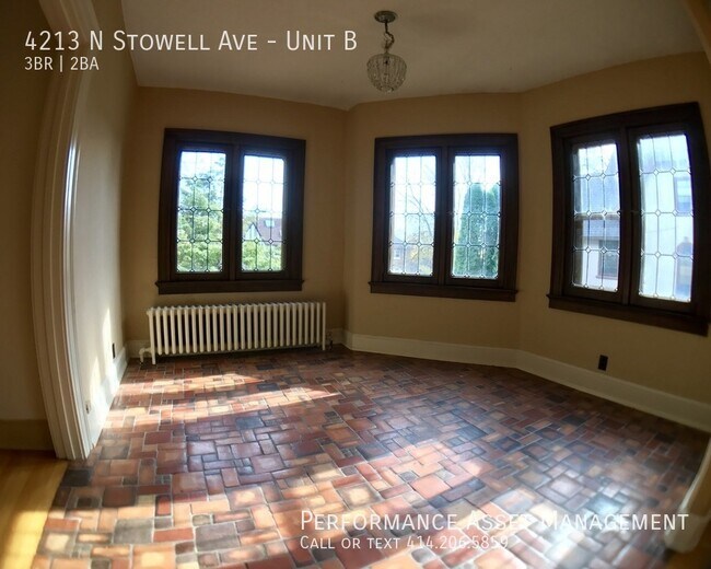 Foto del edificio - 4213 N Stowell Ave