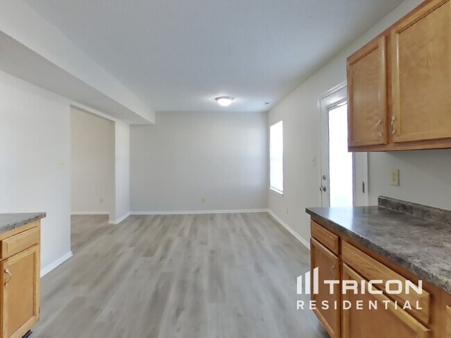 Building Photo - 29 Meadow Creek East Boulevard Whiteland IN