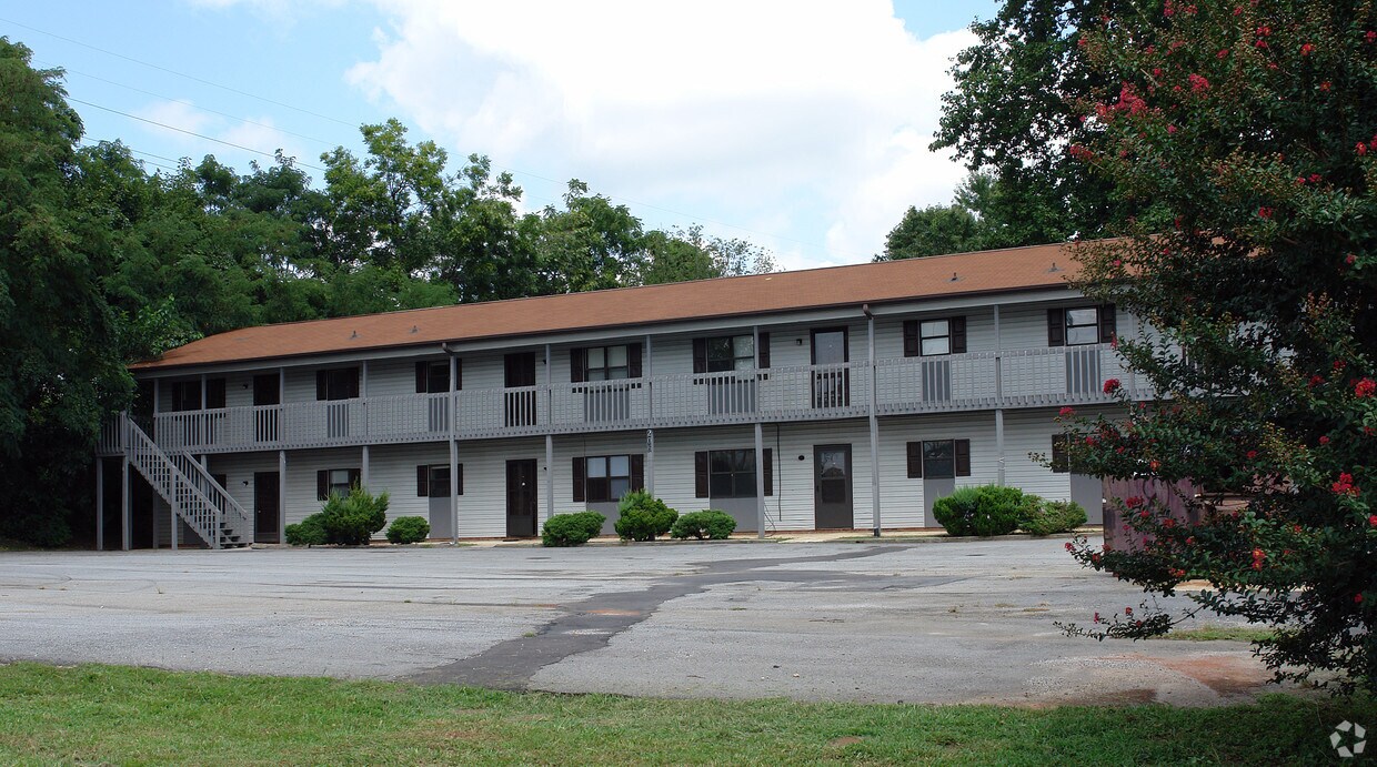 206 Kenilworth Dr, High Point, NC 27260 Apartments in High Point, NC