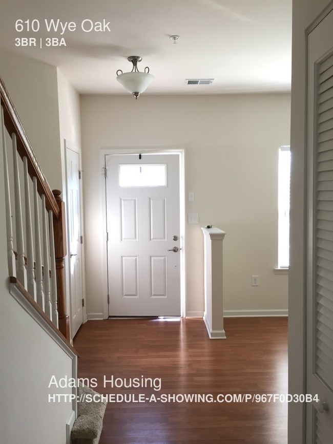 Building Photo - Fully Loaded Town Home in Cedar Commons