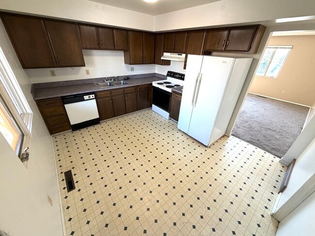 Foto del edificio - 24-30 Colter Loop Drive