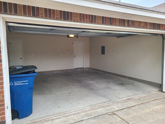 Building Photo - 11208 Friendship Dr