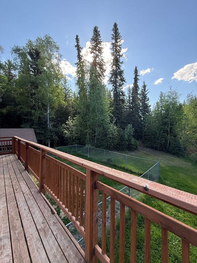 Building Photo - Spacious 4-Bedroom Home in Northpole Area!