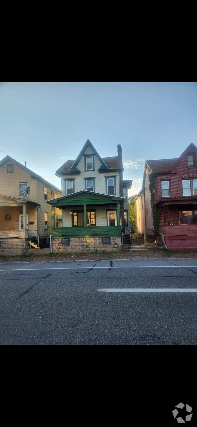 Building Photo - 2020 7th Ave
