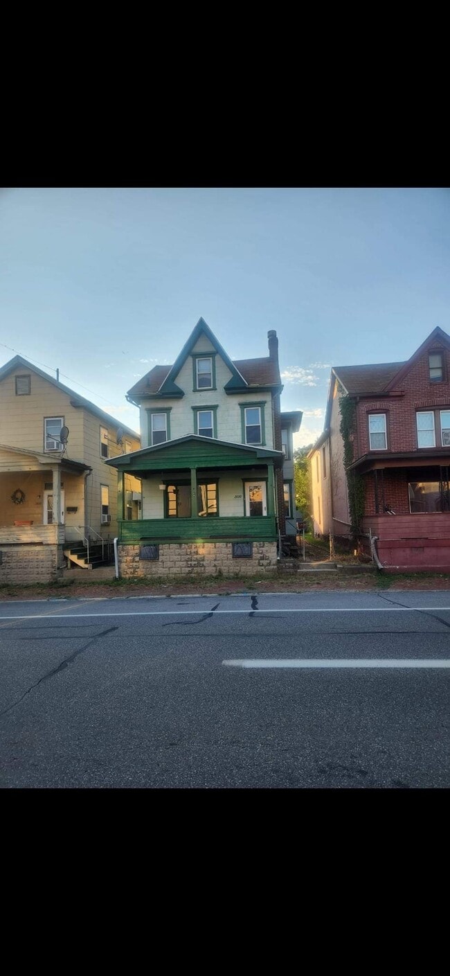 Building Photo - 2020 7th Ave