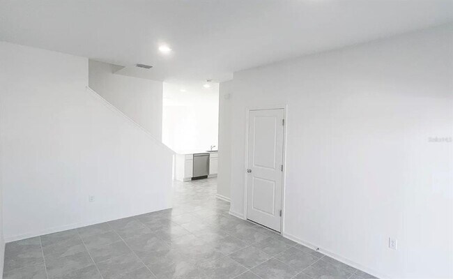 Building Photo - 2562 Skyline Lp