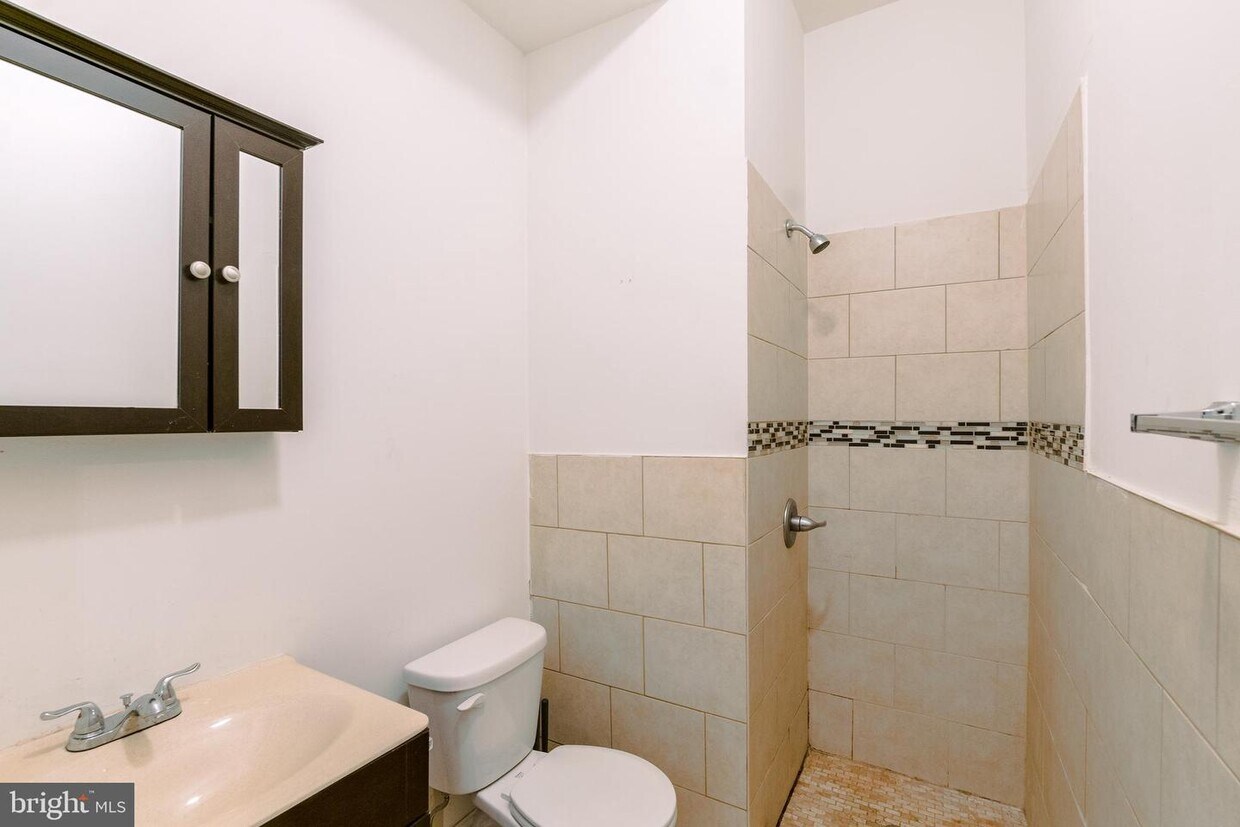 1633 W Girard Ave Unit 2R, Philadelphia, PA 19130 Room for Rent in