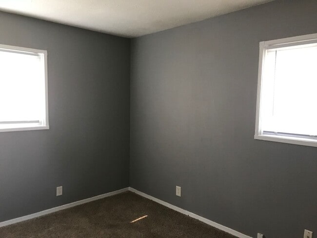 Building Photo - Eagledale - 3 bedroom  home
