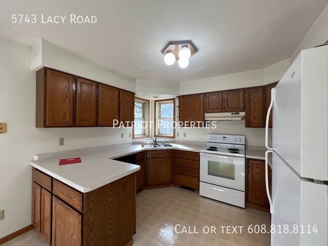 Foto del edificio - 5743 Lacy Rd