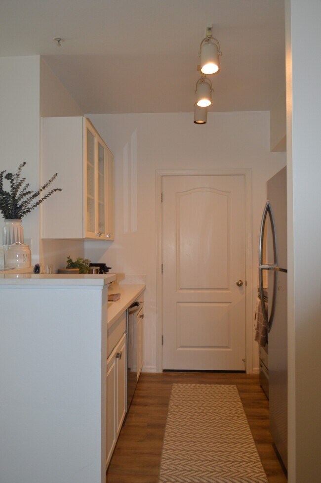 Building Photo - 1701 E Colter St