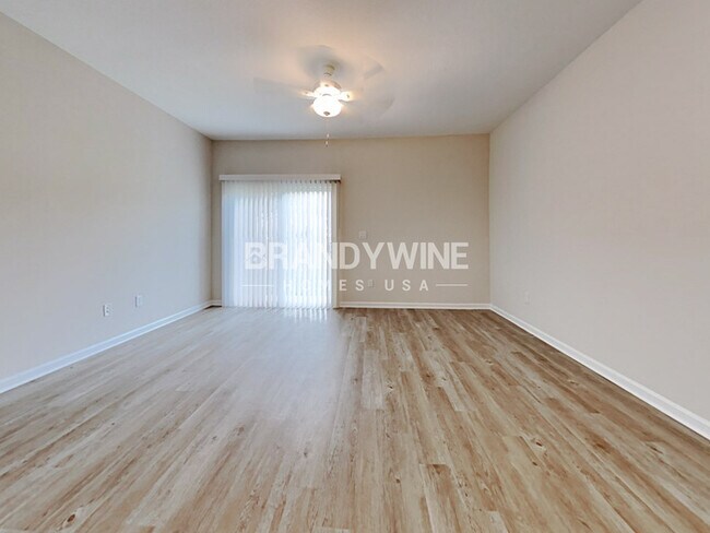Building Photo - NEW LOWER RENTAL RATE LEASING SPECIAL: Rec...