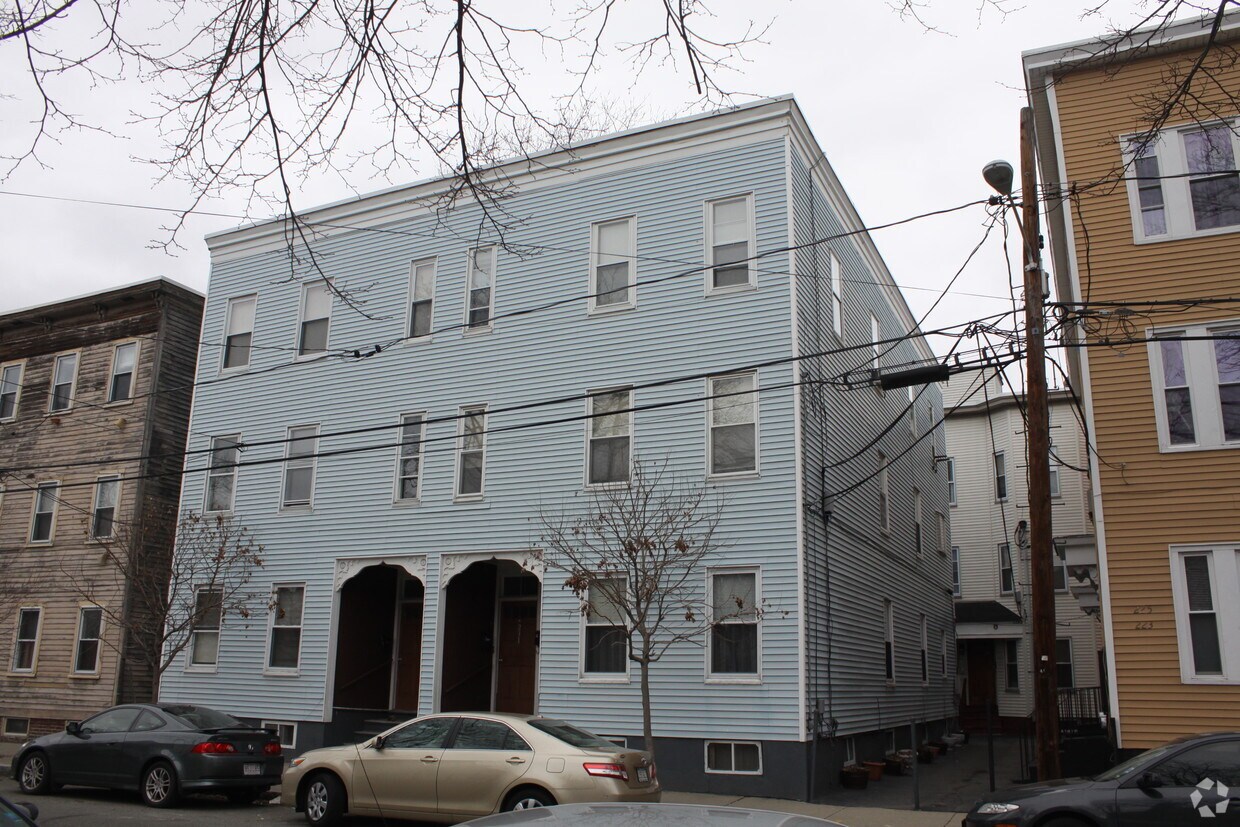 Primary Photo - 235 Charles St