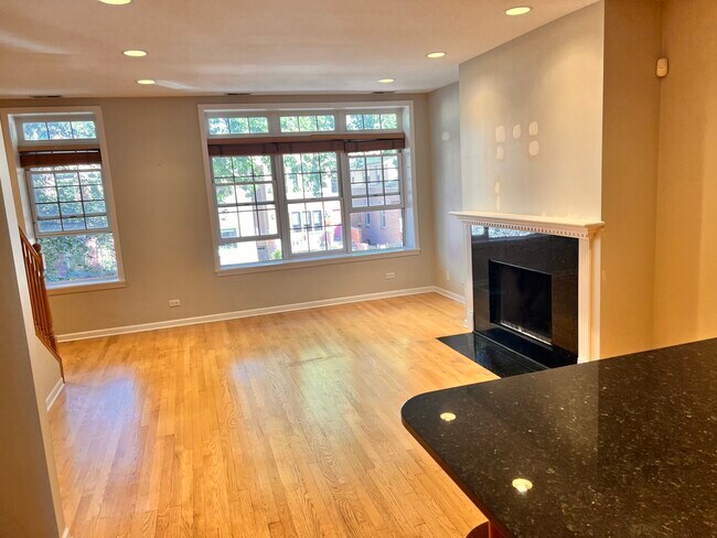 Building Photo - 2020 N Honore St