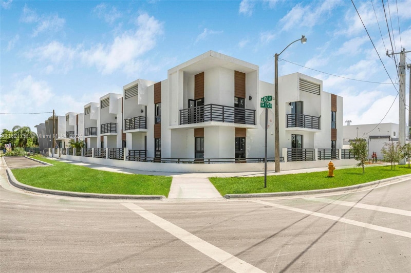 Photo - 16955 SW 100th Ave (Miami, FL)