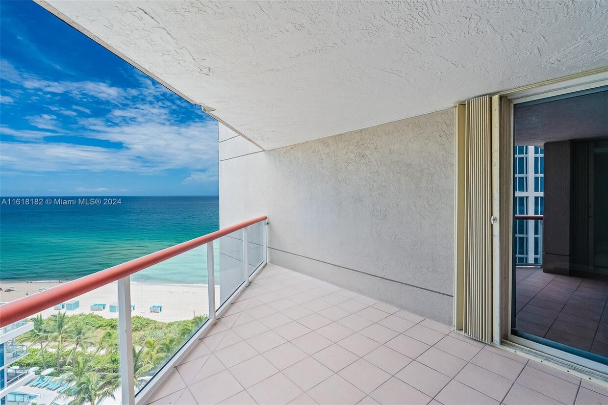 Foto principal - 6767 Collins Ave