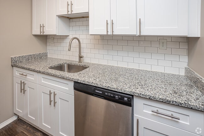 1BR, 1BA - 700SF - Arbor Walk Apartments