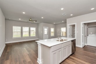 Building Photo - 10638 Cascade Crk Dr