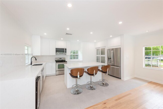 Foto del edificio - 6520 SW 76th St