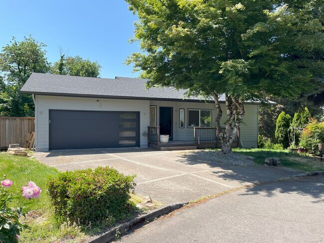 Building Photo - Newly Renovated 3-Bedroom Home with Scenic...