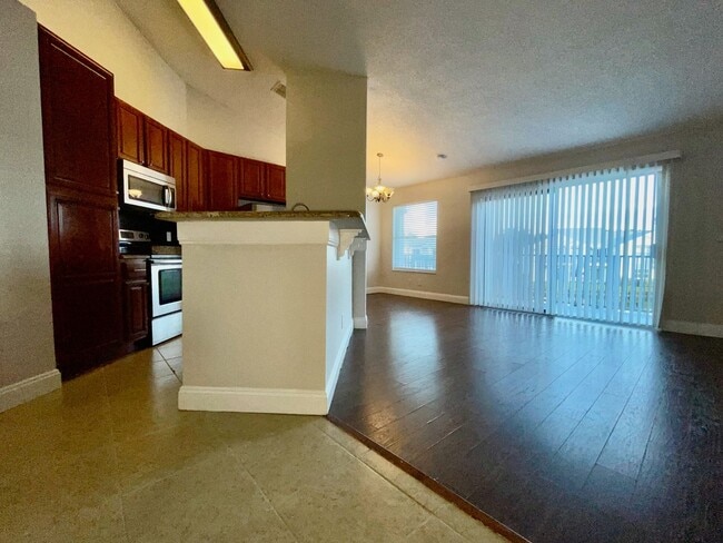 Building Photo - Dockside 2 bed/ 2 bath with Scenic Balcony