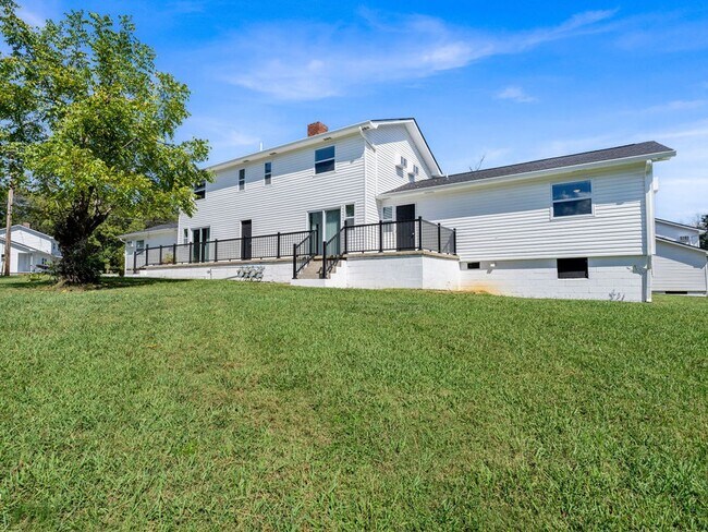 Foto del edificio - Oak Ridge 37830 - 3 bedroom 2 bath duplex ...