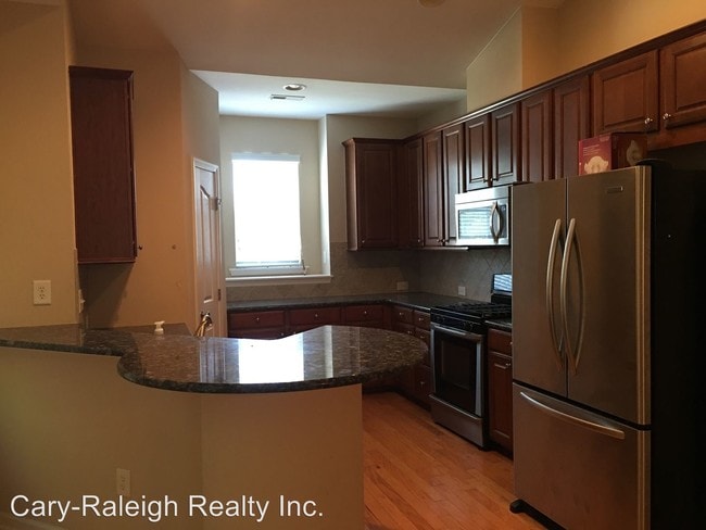 Building Photo - 1004 Kingston Grove Dr