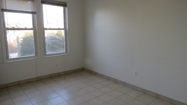 Building Photo - 2117 21st Rd