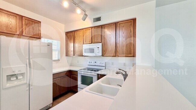 Building Photo - 1336 S Sabino Dr