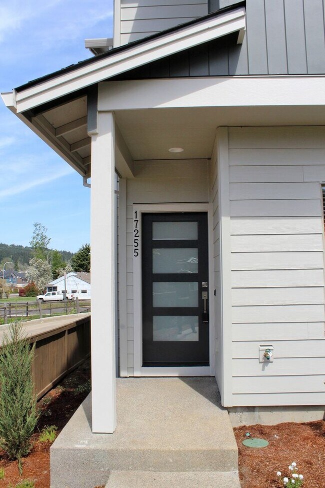 Building Photo - Modern Construction 3 Bedroom Townhome at ...