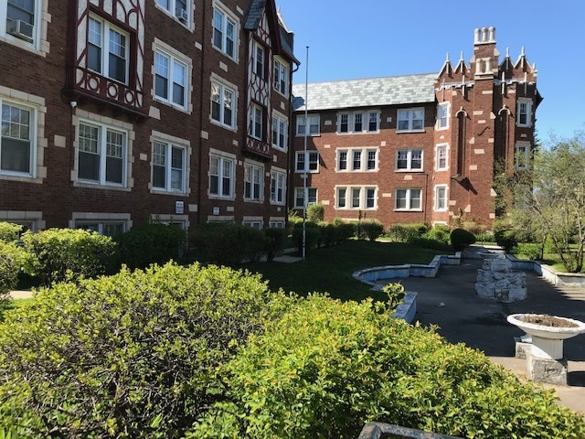 Foto principal - 4832 S Drexel Blvd