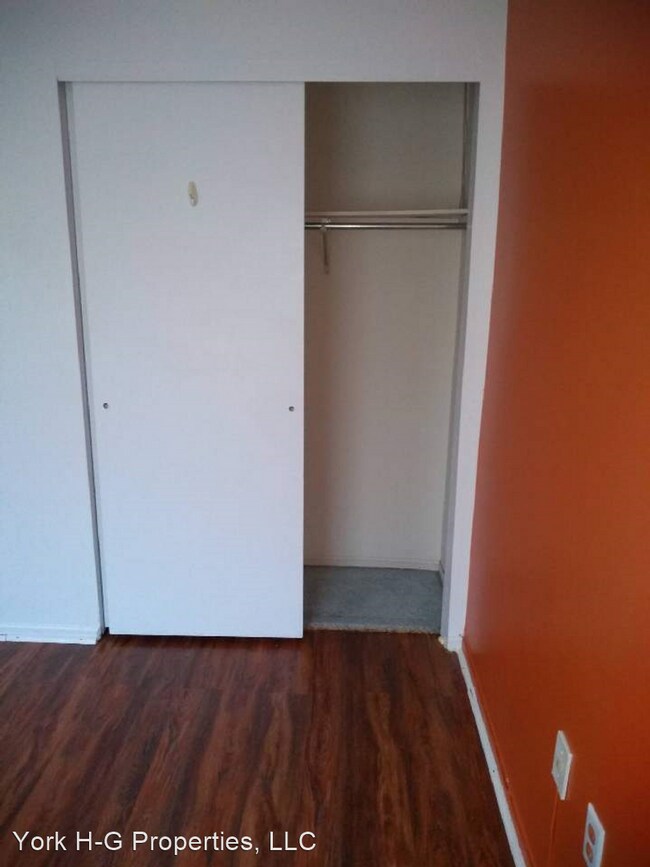Building Photo - 3 br, 1.5 bath House - 343 West Newton Avenue