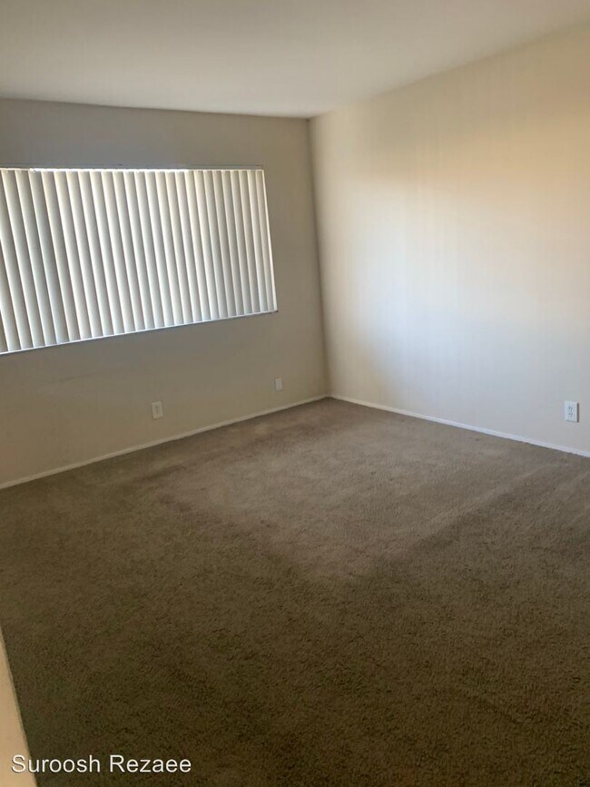 Building Photo - 333 N 5th St