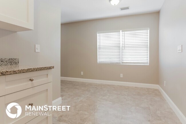 Building Photo - 402 S 12th St