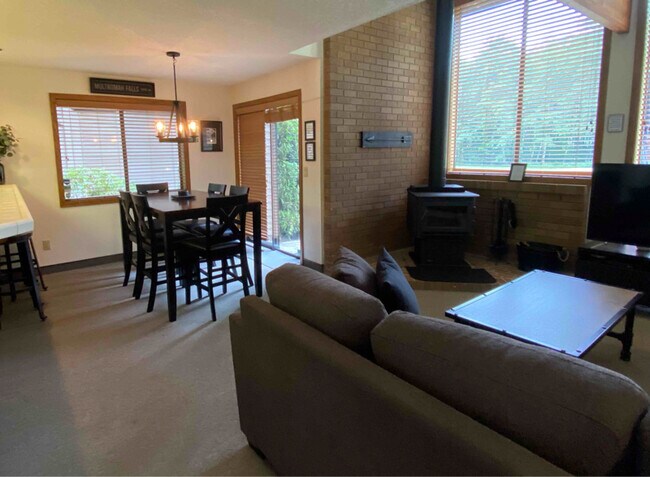 Building Photo - 68088 Woodruff Way