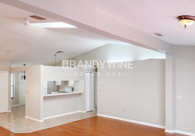 Building Photo - 8122 Hathaway Dr