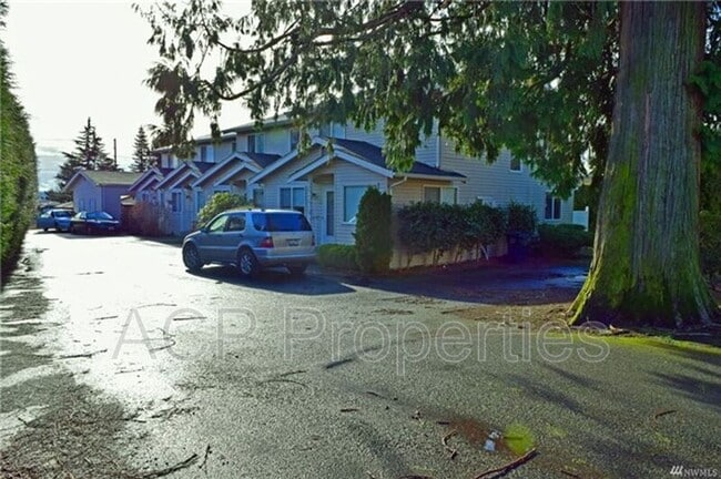 Building Photo - 710 Drayton St