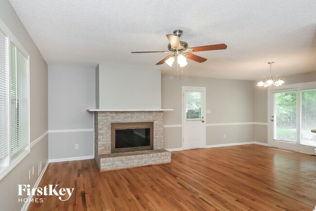 Building Photo - 860 Green Forest Dr