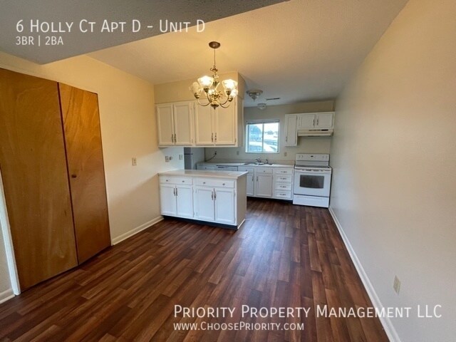 Building Photo - 3 bedroom , 1.5 bath, move in ready