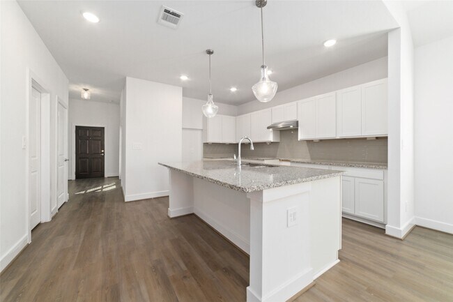 Building Photo - 919 Golden Willow Ln