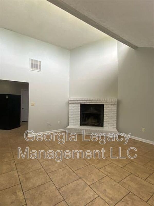 Building Photo - 100 Sayemore Dr