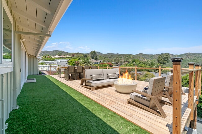 Building Photo - 1060 Palisair Pl
