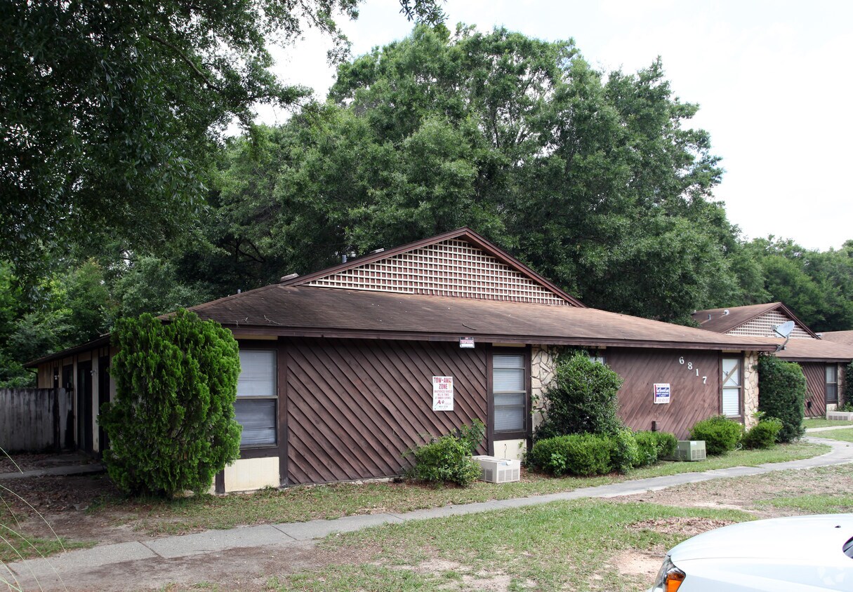 Foto del edificio - 6817 Tiki Ln